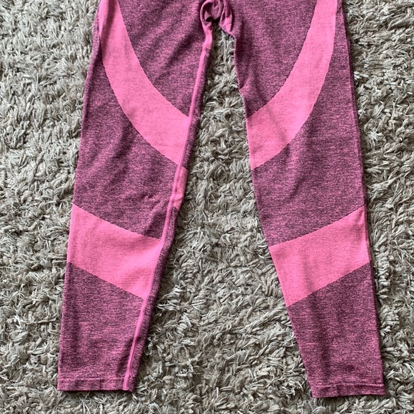 VS PINK Seamless Leggings Pink & Green (2) - Picture 4 of 15